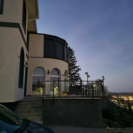 Panorama Hill Apartman *